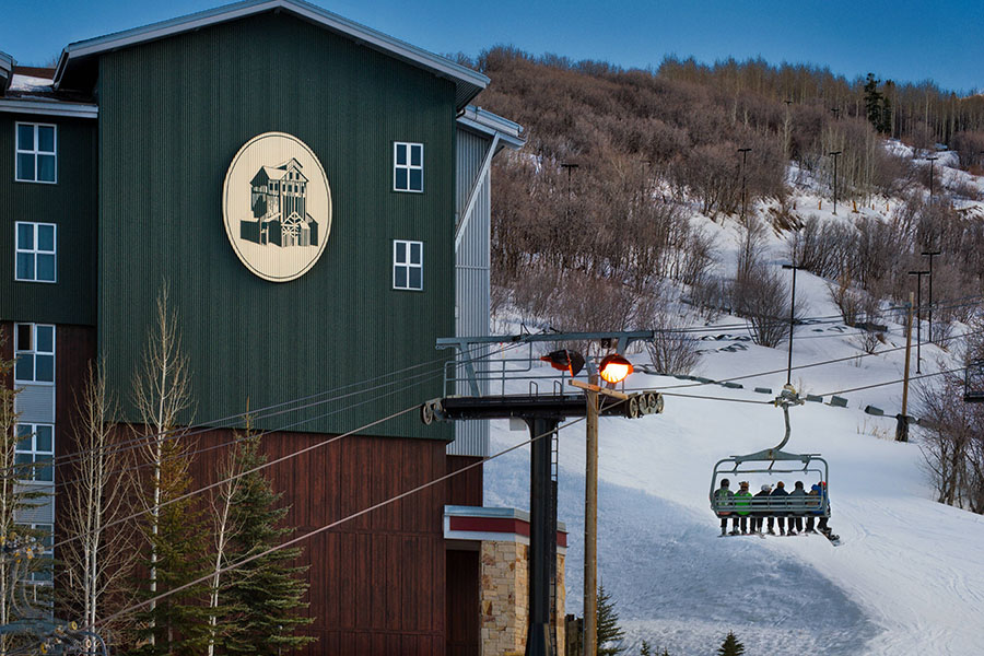 Marriott’s Mountainside resort next to the Park City ski lift, offering direct mountain access.