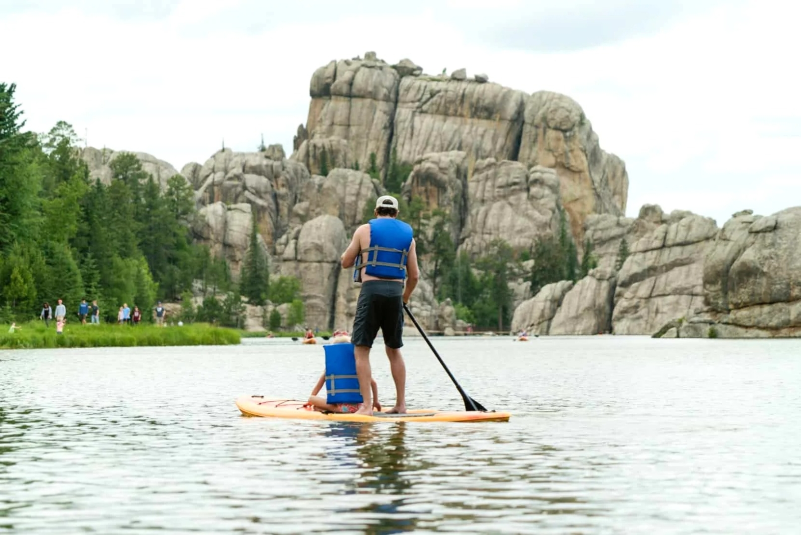 Mount Rushmore National Memorial: Explore the iconic Mount Rushmore National Memorial, featuring Gutzon Borglum’s presidential sculpture, in South Dakota.